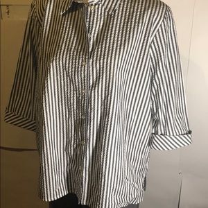 ALIA Petite Gray & White. 🥰 Great Condition🙂